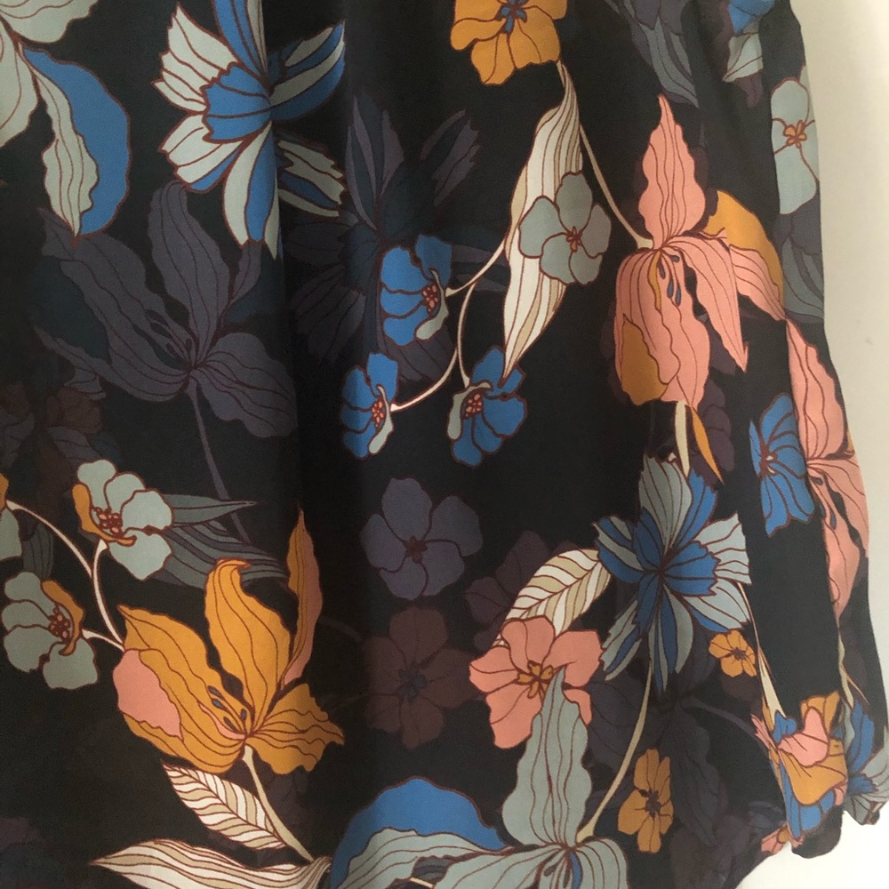 Beautiful top! - Picture 3 of 6